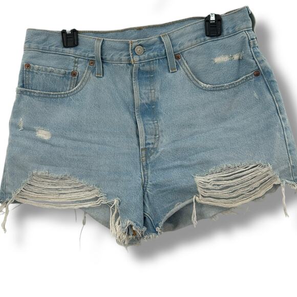 NEW Levi's 501 Distressed Denim shorts Size 31 Light Blue Frayed Jeans NWT - Picture 2 of 8